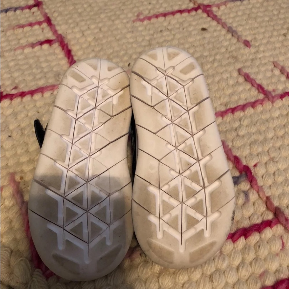 Nike Shoes - Picture 3 of 5